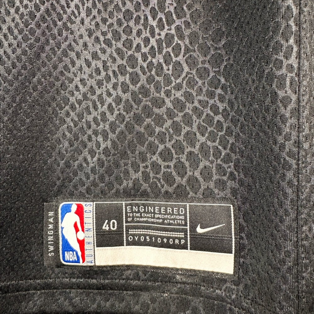 Nike LA Lakers Lebron James Black Mamba Swingman Jersey - Picture 4 of 9